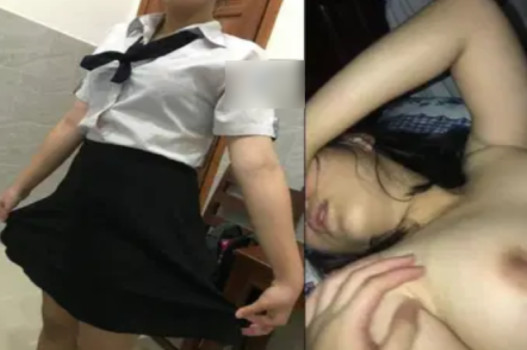 Cô nàng học sinh some sướng đê mê